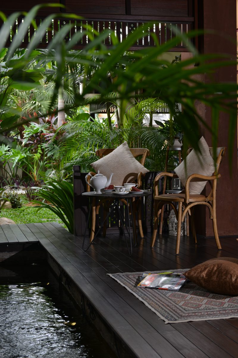 Pemilik Make Over Laman Guna Struktur Kayu Cengal Terus Rumah Cantik Macam Resort