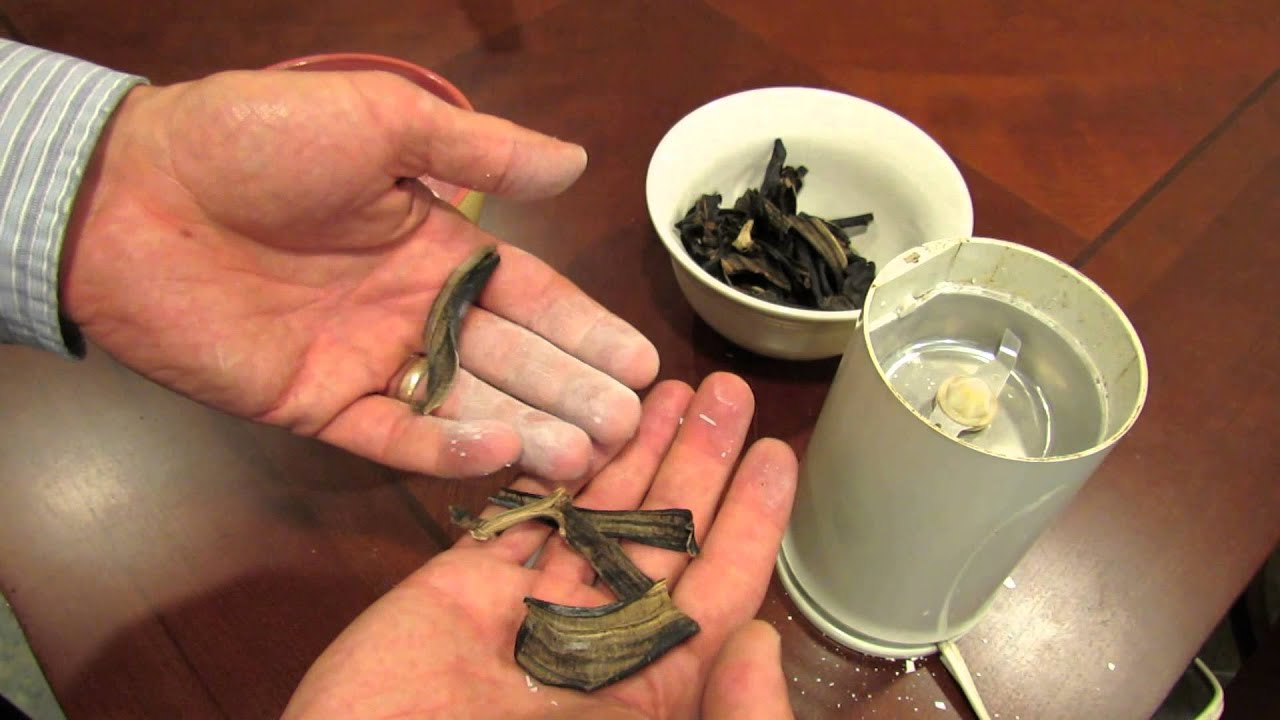 Making Eggshell & Banana Peel Organic Tomato Fertilizer: Blossom End Rot - The Rusted Garden 2013