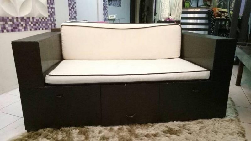Lihat Bagaimana Lelaki Ini Baikpulih Sofa Rosak Menjadi Sebuah Perabot Baru Dengan Multi-Fungsi