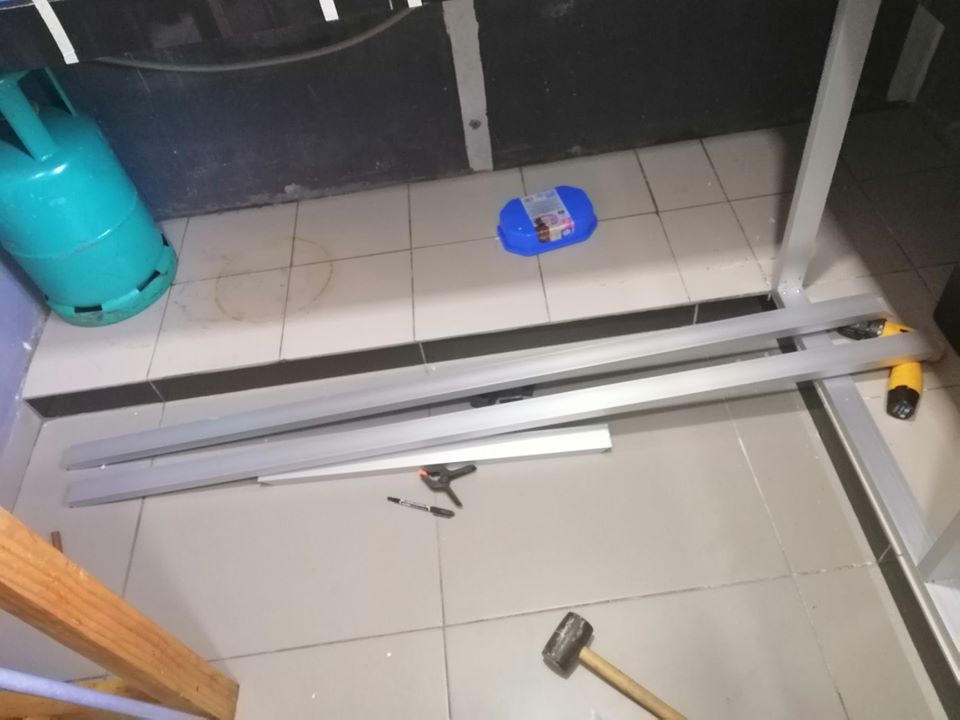 Ini Barang-Barang Yang Anda Perlukan Untuk DIY Pintu Kabinet Dapur Aluminium Sendiri