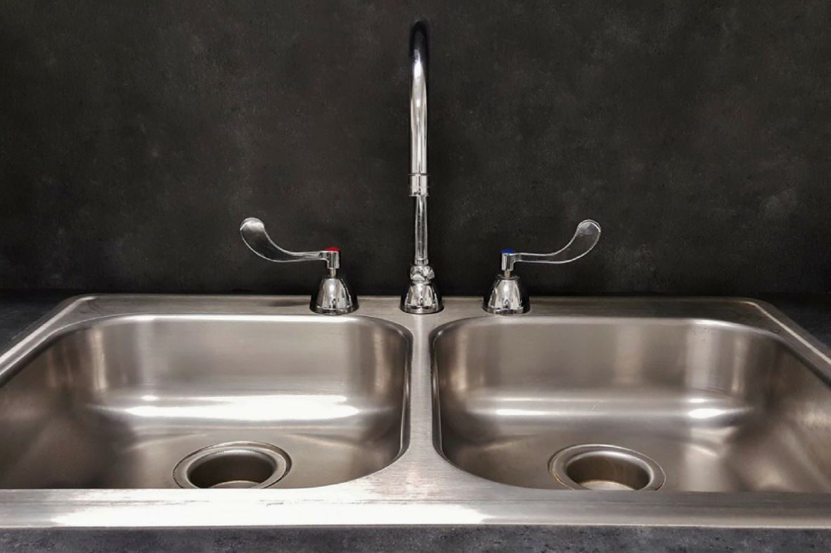 Kilatkan Sinki &#8220;Stainless Steel&#8221; Jadi Macam Baru Dengan Langkah Mudah Ini
