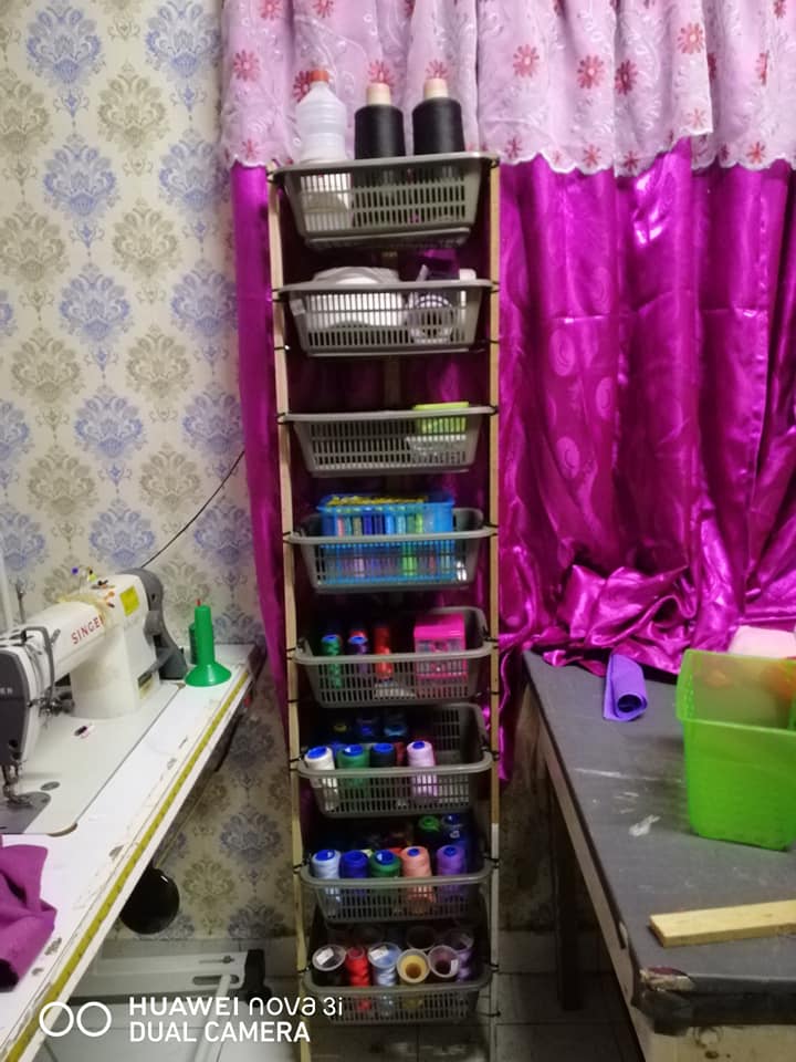 Wanita Ini DIY Rak Dari Bakul RM1, Hasilnya Rumah Lebih Kemas Dan Jimatkan Ruang!