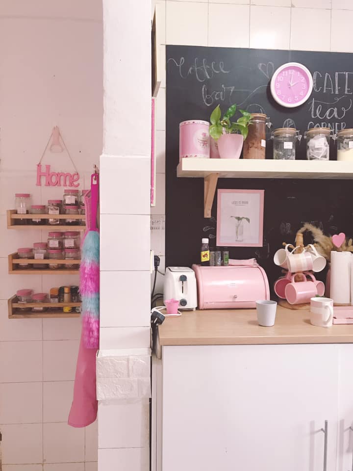 Tema &#8220;Soft Pink&#8221; Jadikan Dapur Rumah PPR Ni Nampak Cute Je