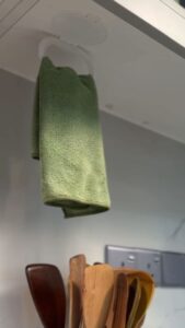 Jangan Buang Penutup Tisu Basah, DIY Mudah Penyangkut Tuala Dapur !