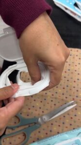 Jangan Buang Penutup Tisu Basah, DIY Mudah Penyangkut Tuala Dapur !